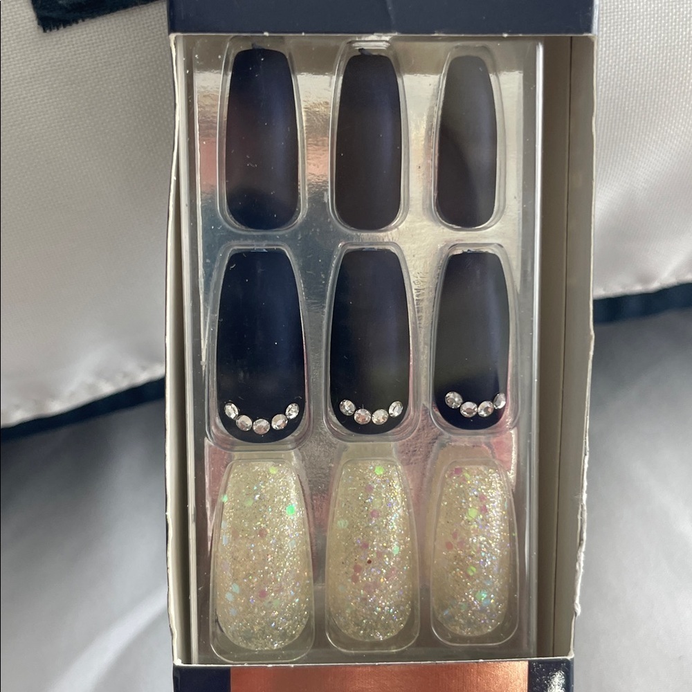 Blue nails with diamonds and Gold/silver bling ones too Salon Gel Nails 30 pcs - Picture 3 of 6